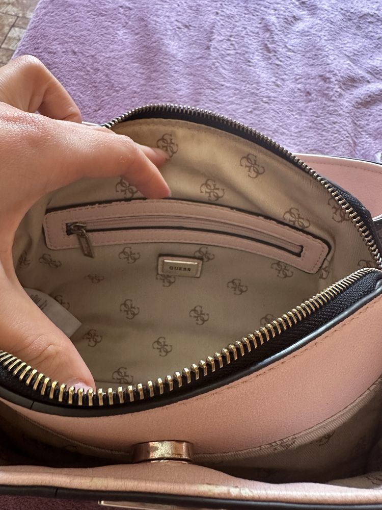 Дамска чанта Guess