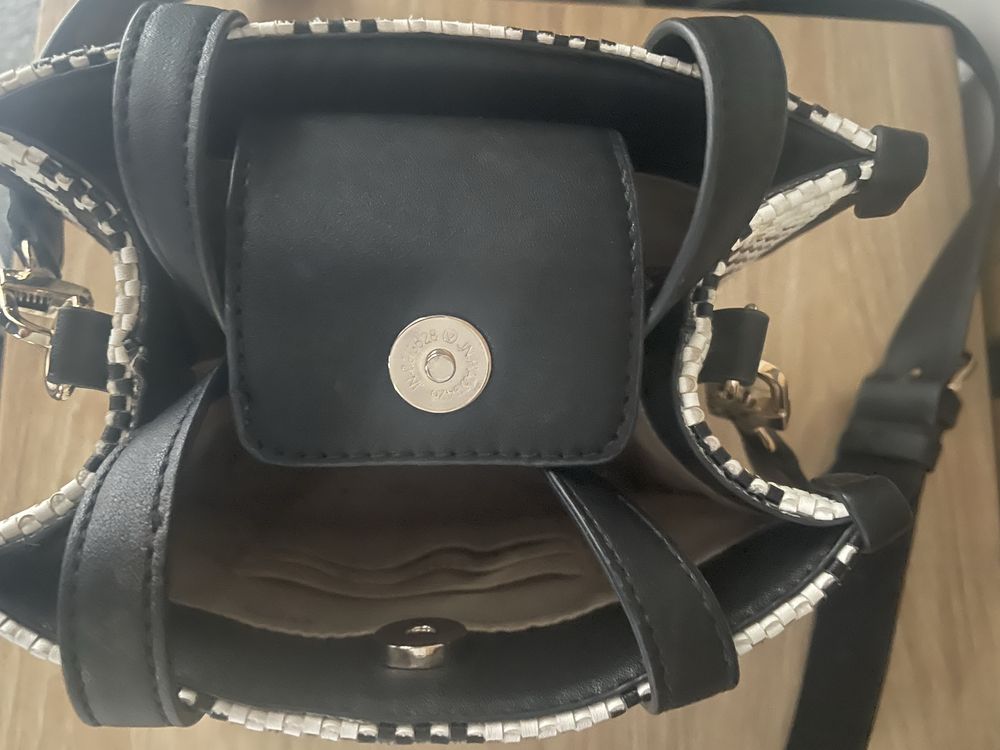 Дамска чанта Guess