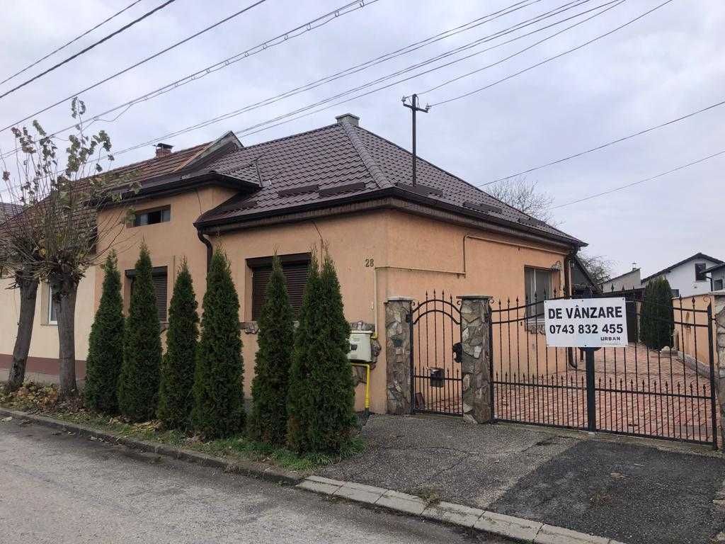 De Vanzare casa cu 4 dormitoare, 12 Arii de teren,str. Ambudului.