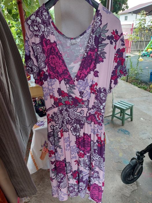 Vând haine noi sau foarte puțin folosite