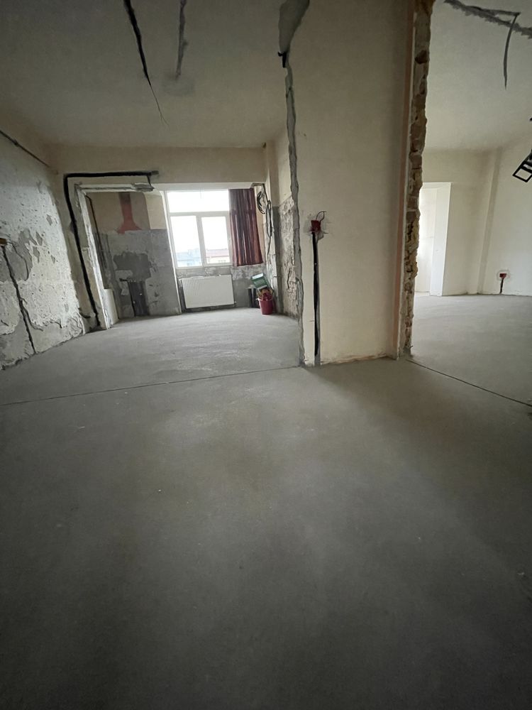 Apartament 3 camere 2 bai 80 mp utili