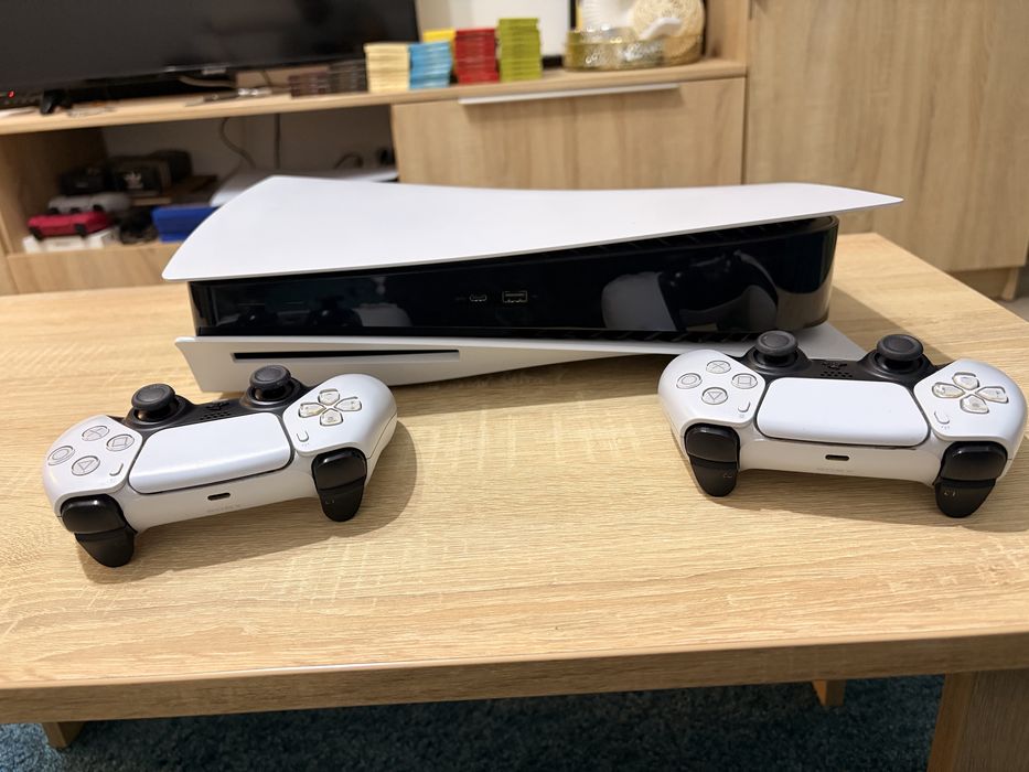 Playstation 5/PS 5 varianta cu disc si 2 controllere