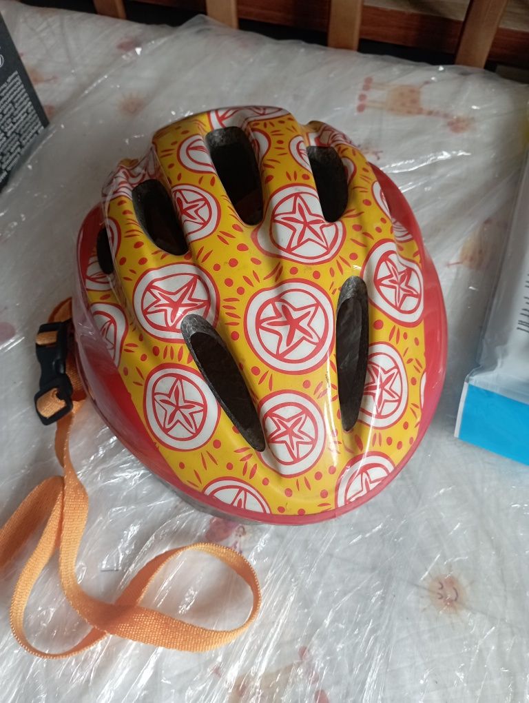 Продам защитный детский шлем