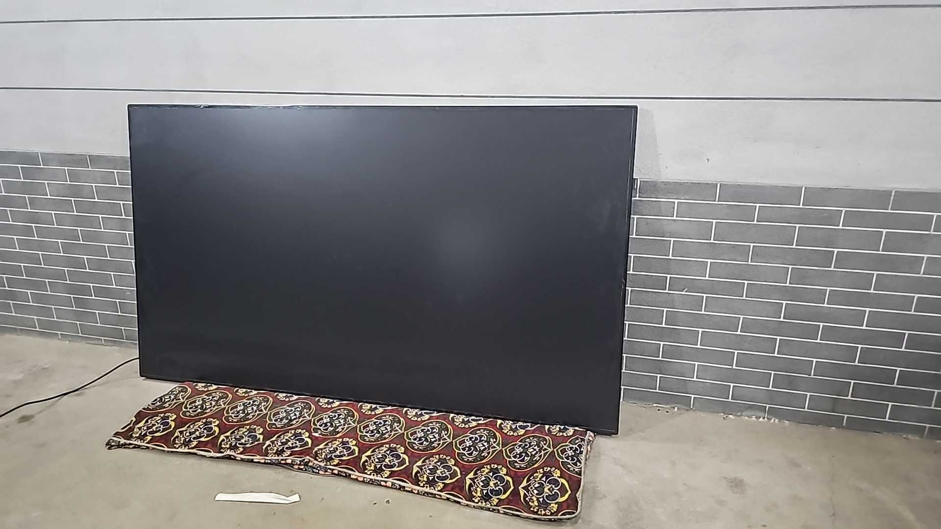Samsung LED 4K Ultra HD QM 98f Madel Katta Manitor Yangdak