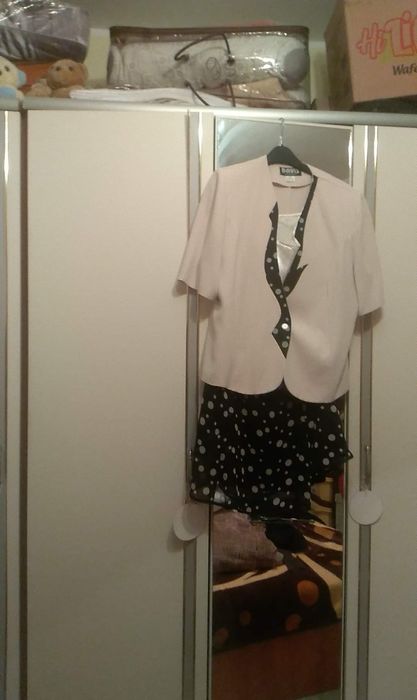 Rochii de ocazie și costume.