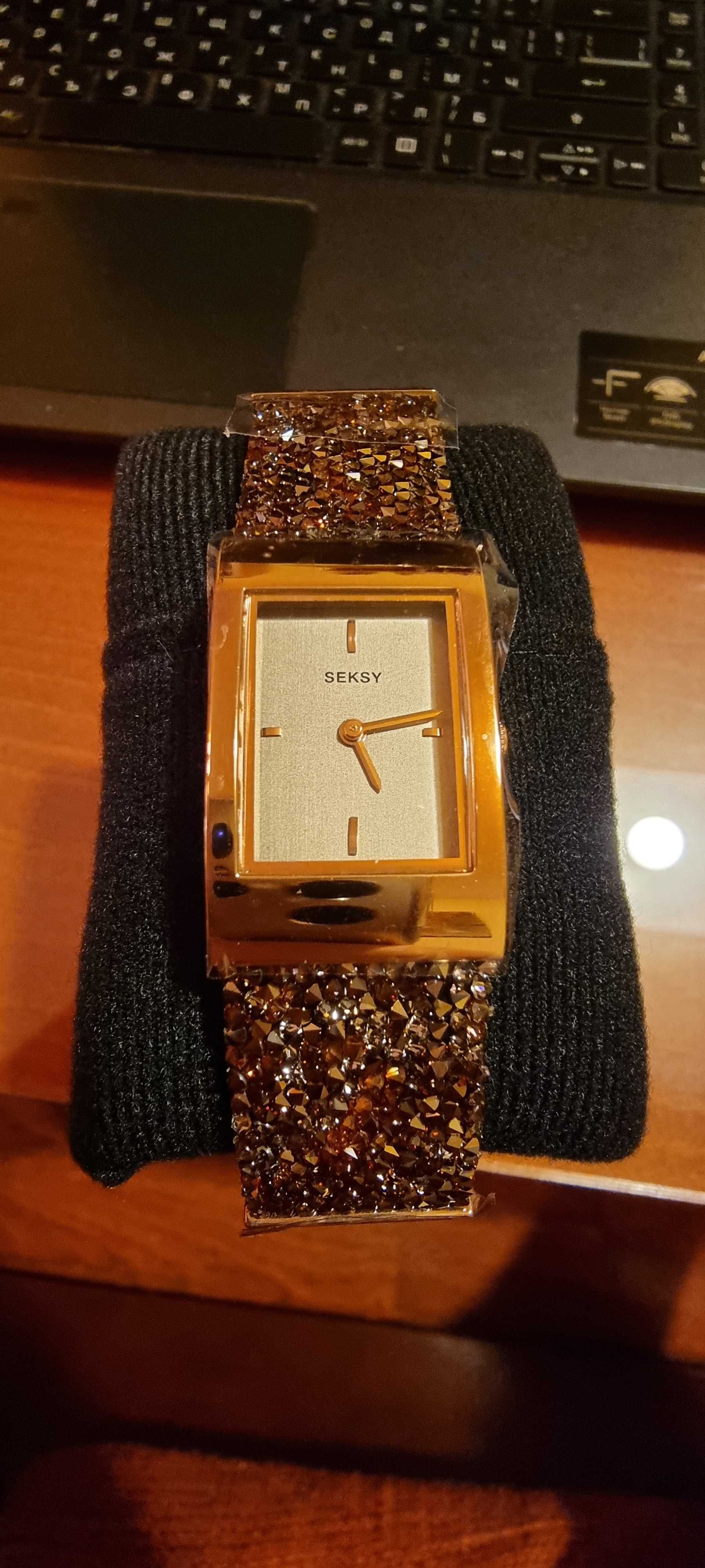 SEKSY SWAROVSKI CRYSTALS -Дамски Аналогов Часовник
