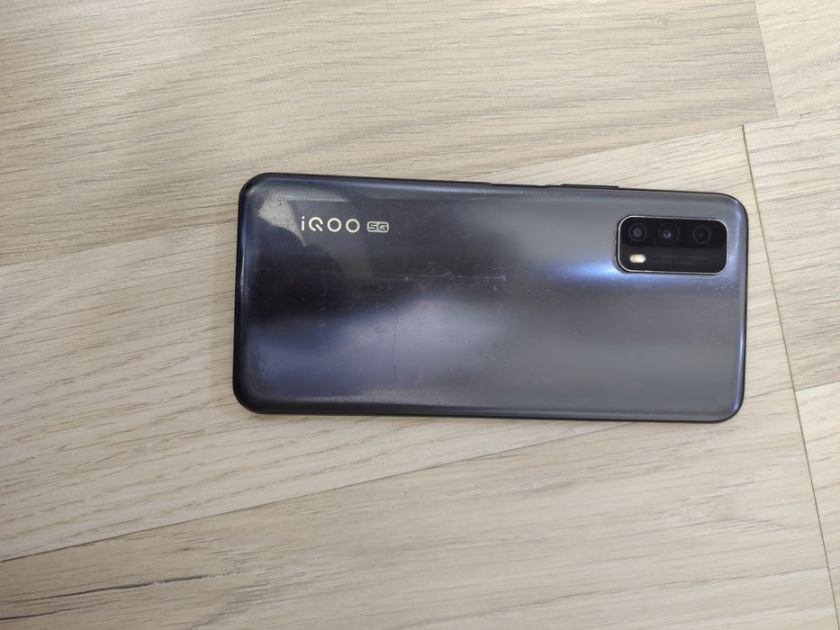 Vivo iqoo z1x 5g 8 /128 ekran singan