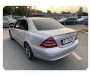 Vând Mercedes c320