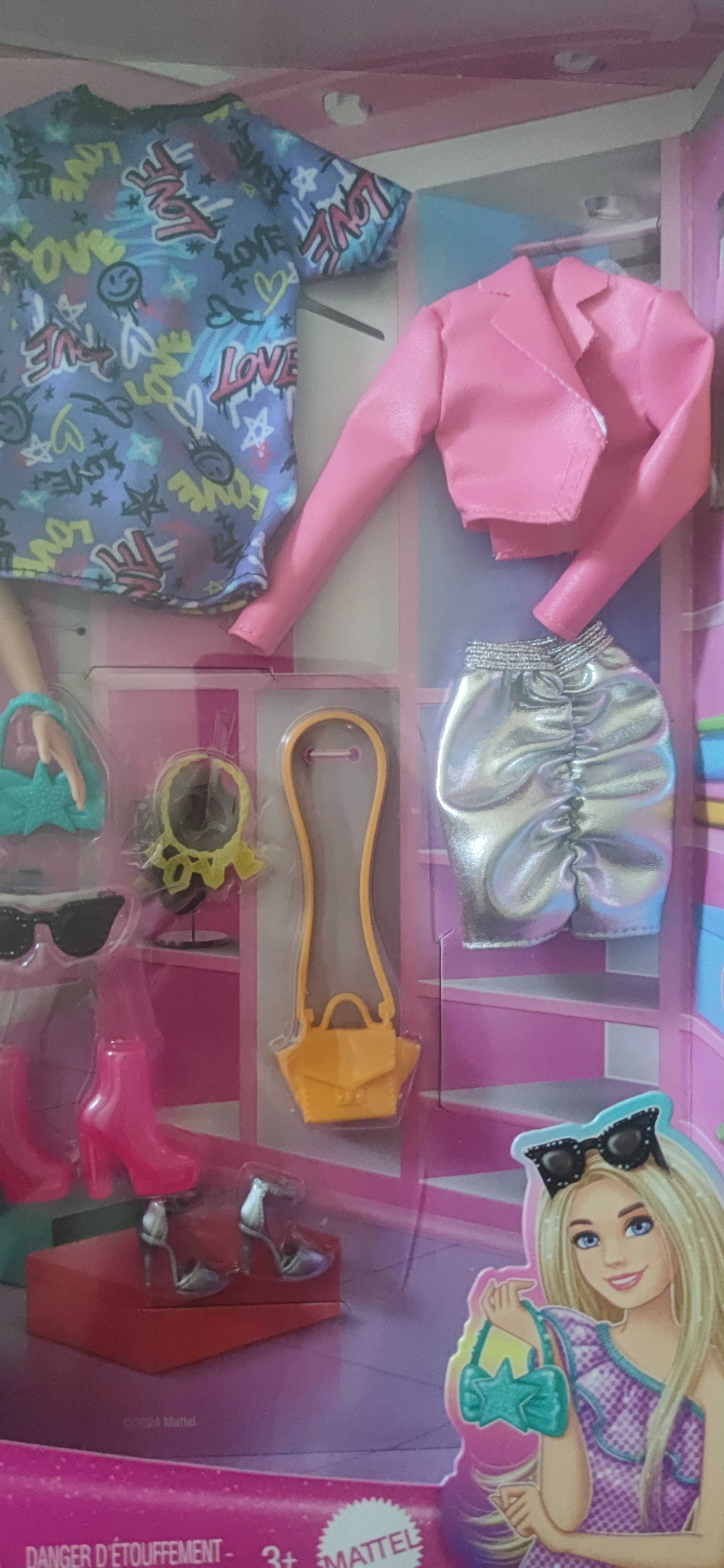 Papusa Barbie cu 3 tinute - Noua