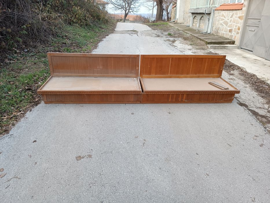 Здрави, запазени миндерчета, ръчна изработка, дърворезба.