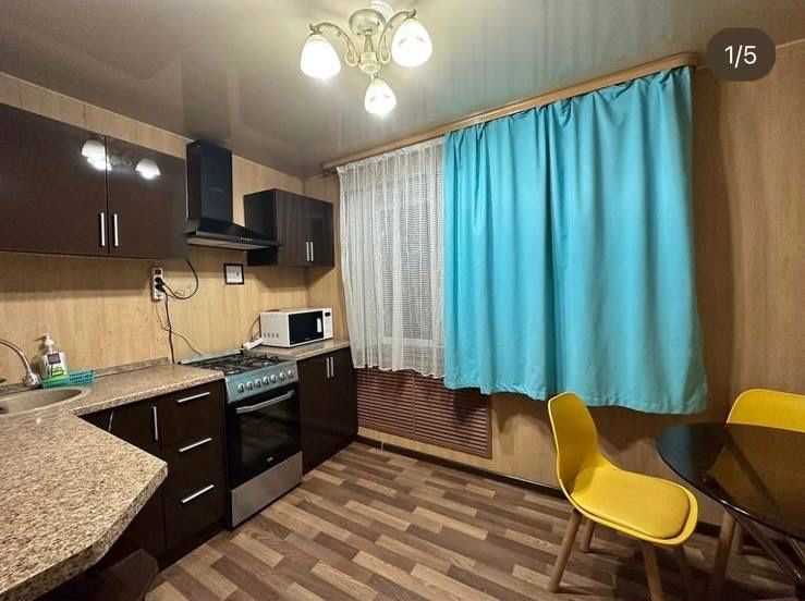 Cдам cpoчно квартиру на максим горького метро