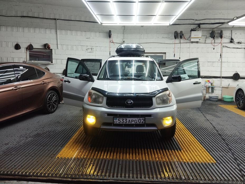 Продам живой RAV4