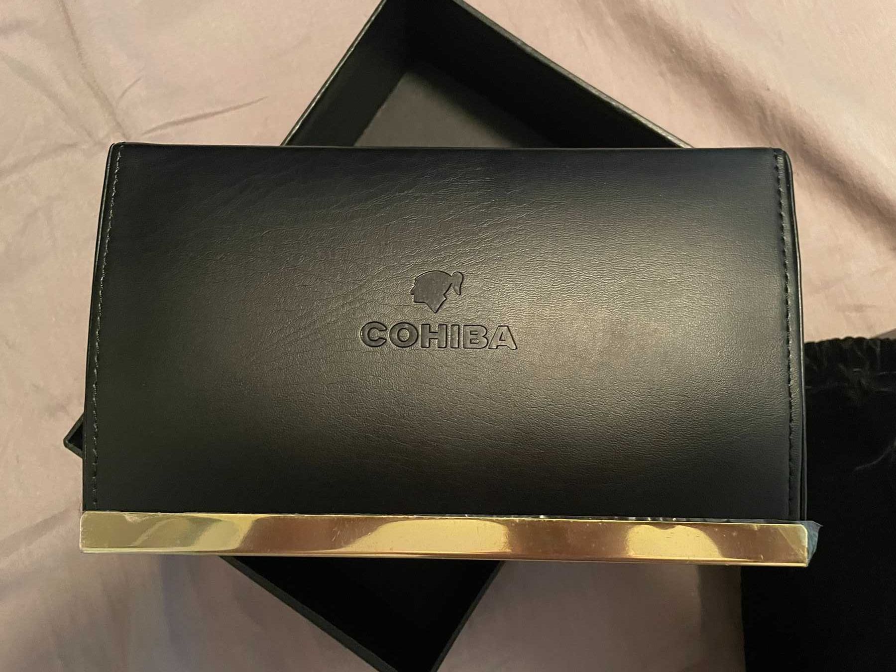 Cohiba  кутия за пури кедров преносим хумидор с кожено покритие кохиба