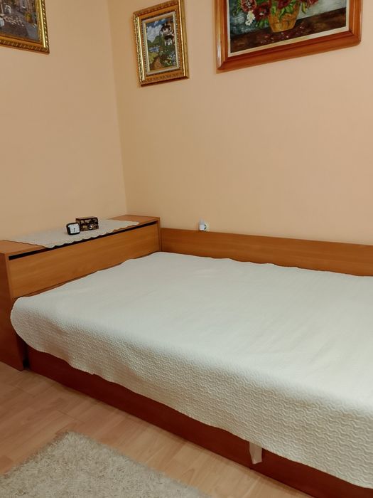 Спалня с матрак и ракла