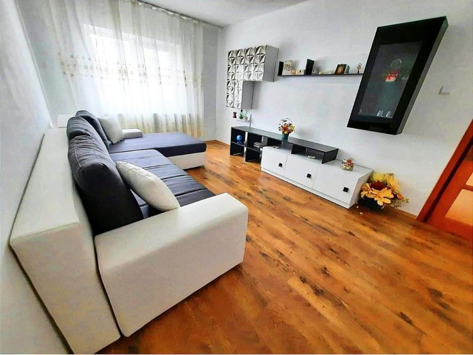 Inchiriez apartament cu 2 camere, Rm Sărat