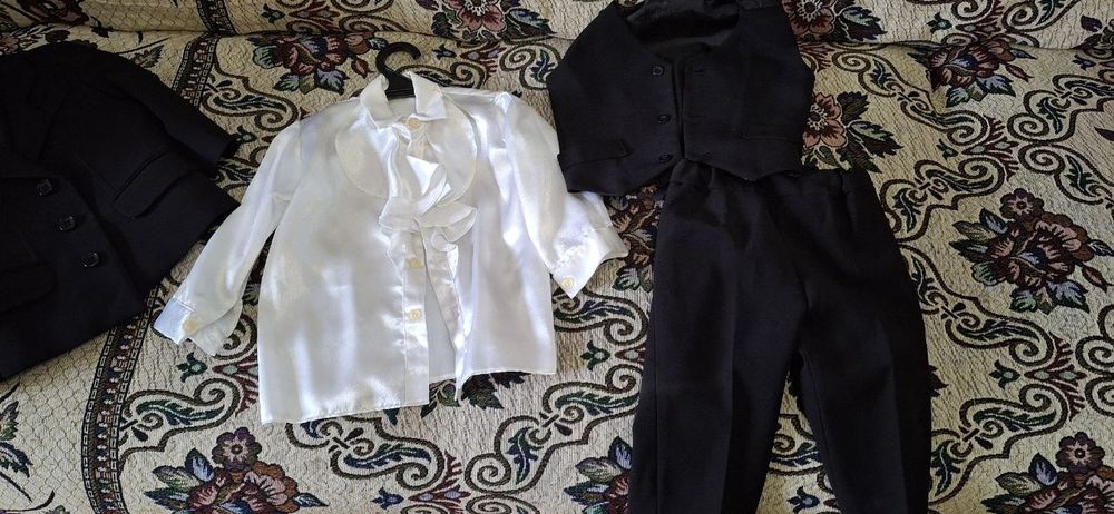 Костюмчик на годик. Тройка.