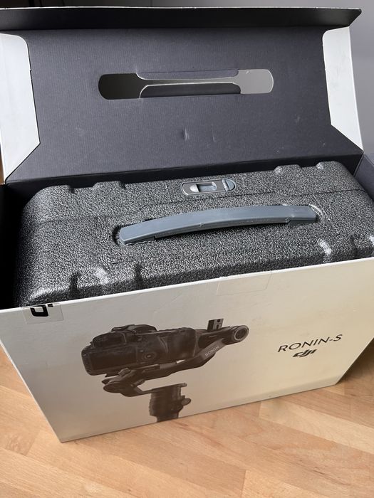Gimbal Stabilizator pe 3 axe DJI Ronin S