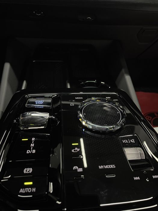 BMW i5 M-sport luxury полный