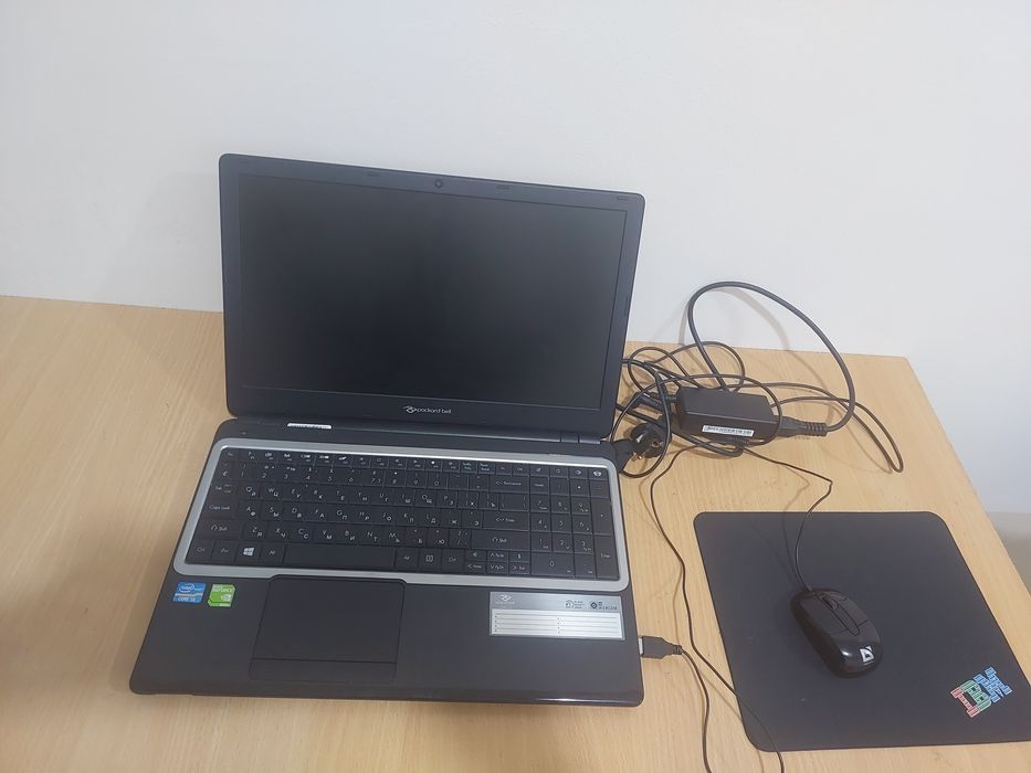 Noutbok sotiladi zaryad 3 soat kovrik mishka sumka bonusga beriladi ..