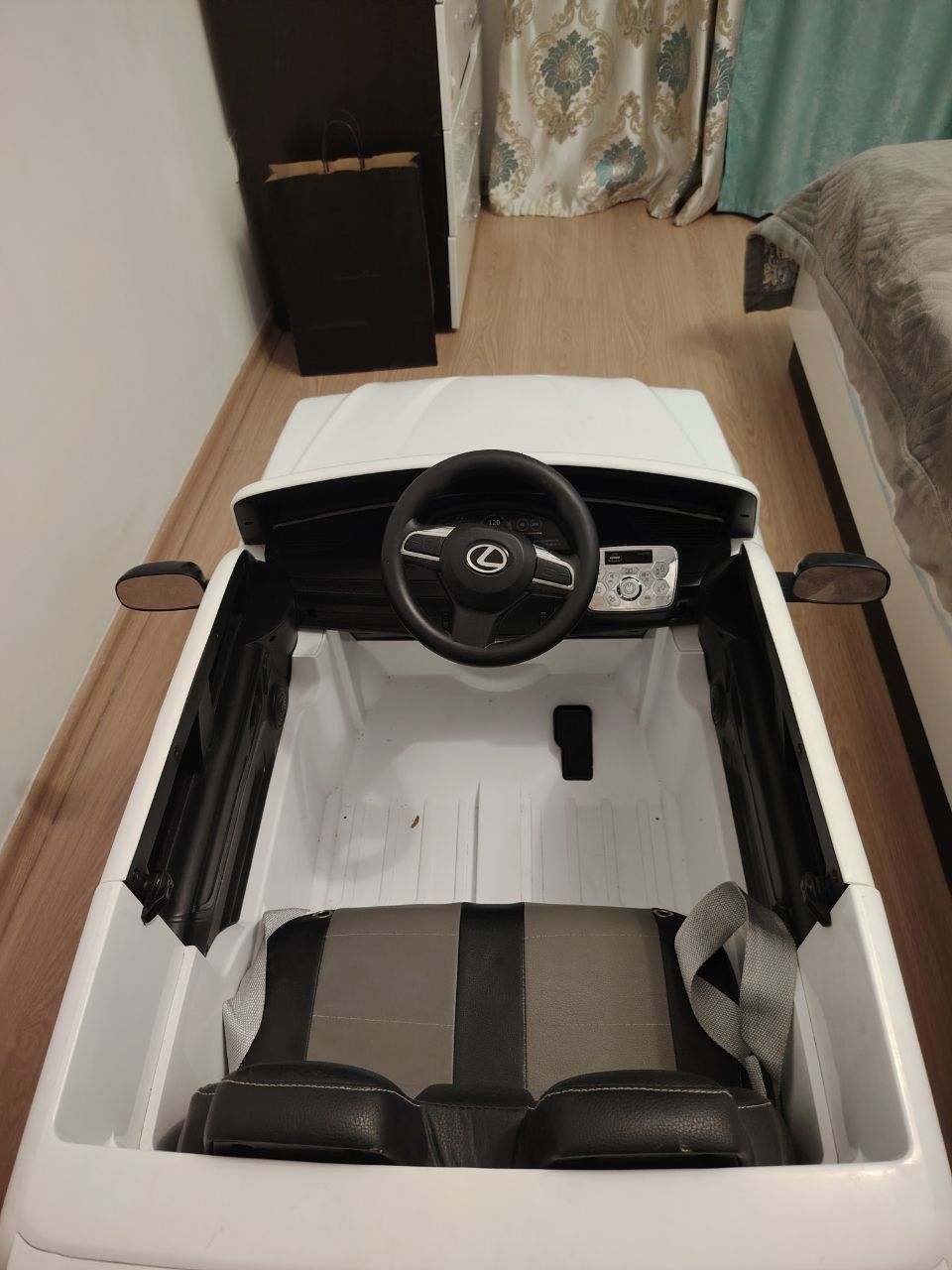 Продам детскую электрическую автомагину