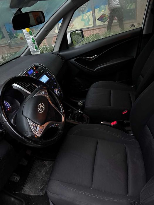 Hyundai Ix20 1.6СRDI, с валидна ГО, винетка до 06.2026г.