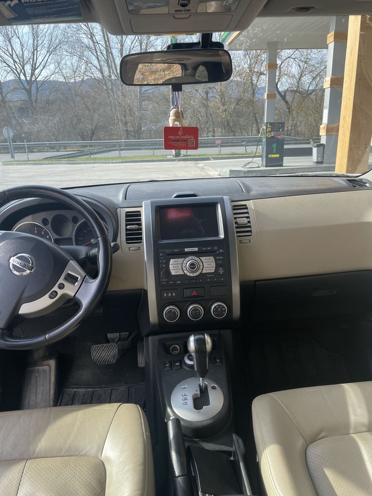 Продавам автомобил Nisaan X-Trail