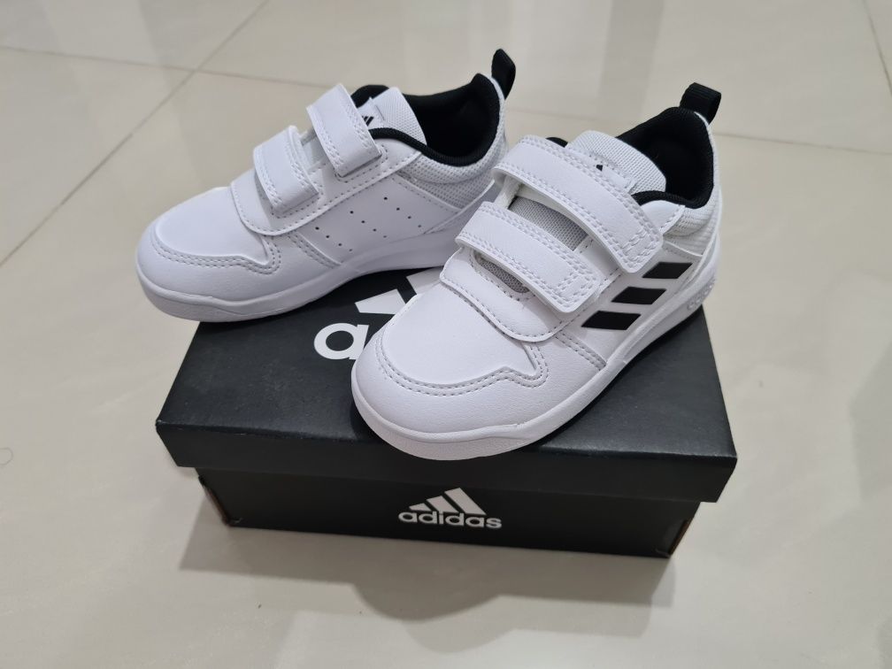 Adidas Tensaur I m 25, noi in cutie