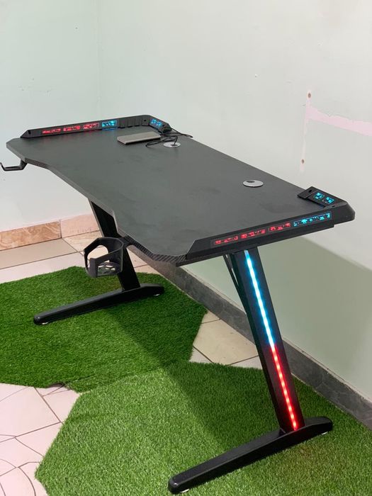 Компьютерный стол. Стол