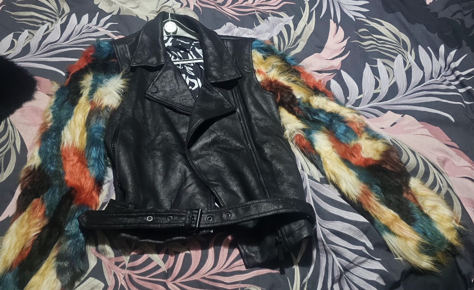 Орегинално дамско яке на Desigual