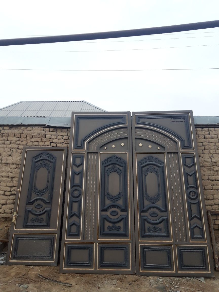 Darvoza 284×336 kaletkasi aloxida  qalin maerialda bolgan  zamogi bor