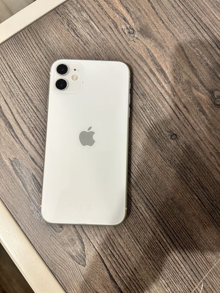 Продаётся iPhone 11 белого цвета 64гб (есть торг)
