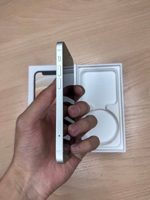 Iphone 12 ideal.