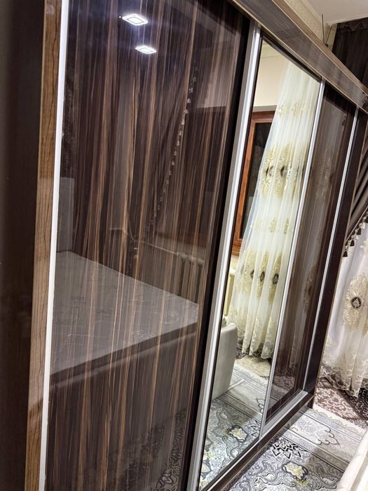 Shkaf akrelovy spalny uchun