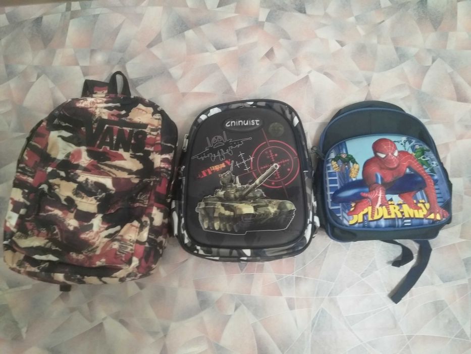 Продам рюкзаки для мальчика.