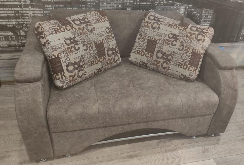 Диван подростковый в отличном состоянии.