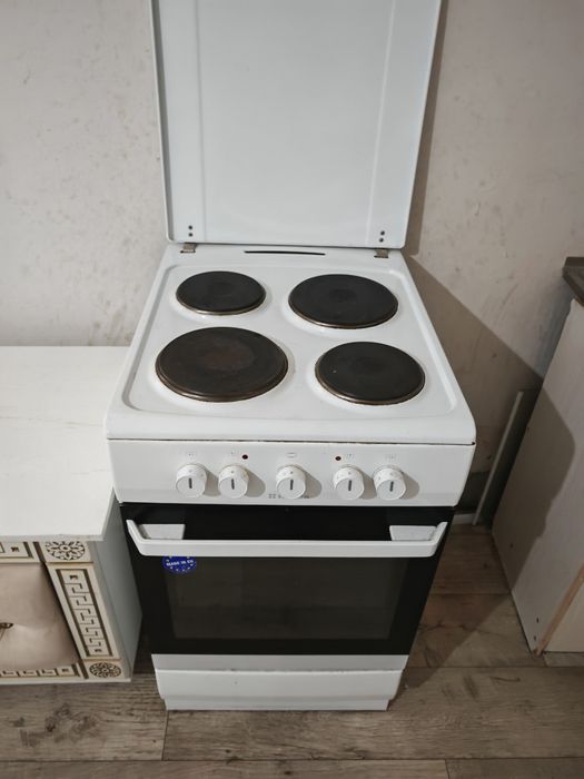 Продам б/у электрическую плиту HANSA