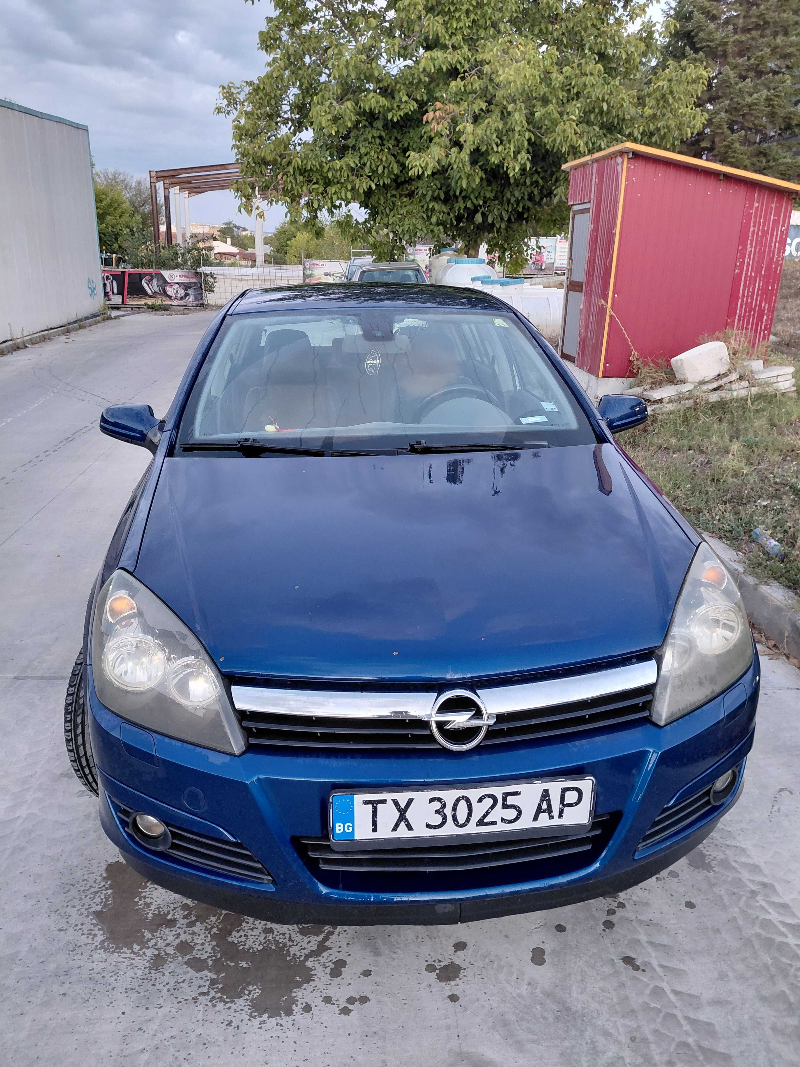 Продавам Опел Астра H