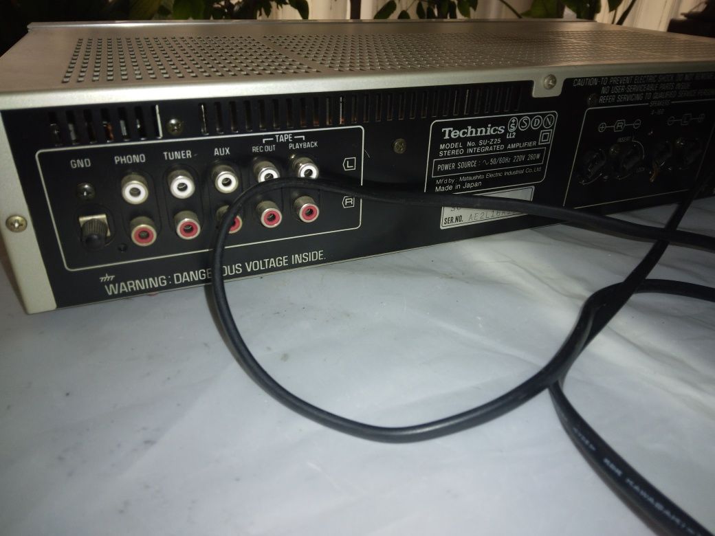 Technics SU-Z25

Stereo Integrated Amplifier (1982-83)