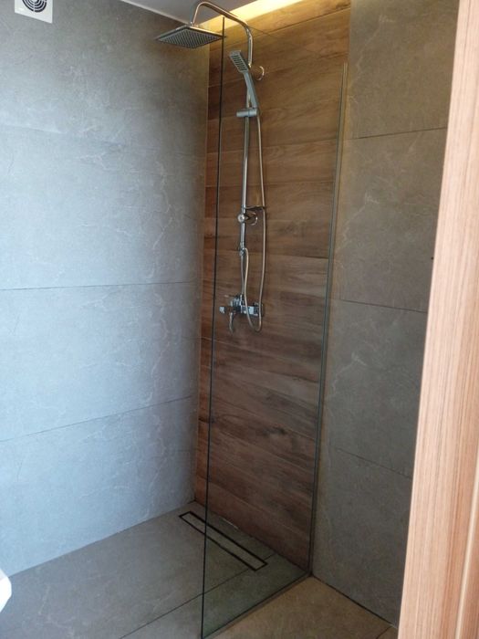 Cabine dus,paravane din sticlă securizată