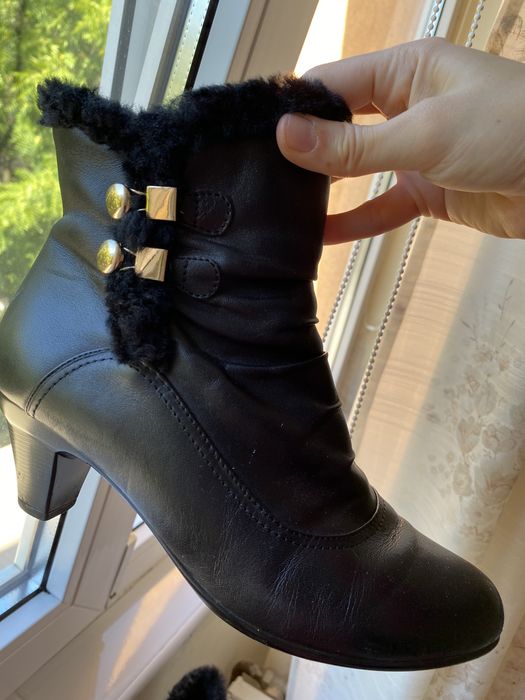 Ghete negre din piele naturala