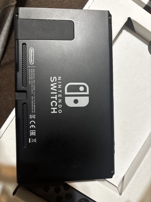 Nintendo Switch (HAC-001) – пълен комплект, отлично състояние