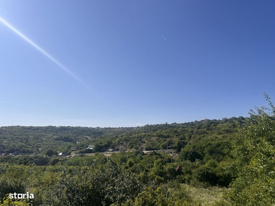 Teren intravilan ideal pentru parcelare și construcții rezidențiale