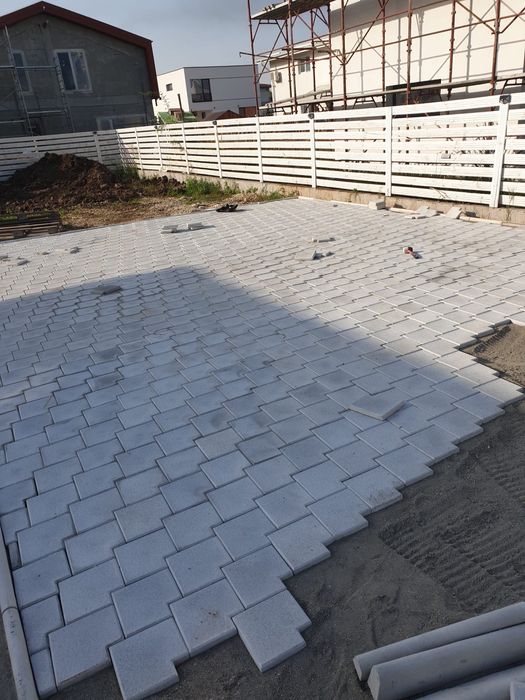 Montaj pavele curți, parcări, trotuare, alei, garaje, construcții