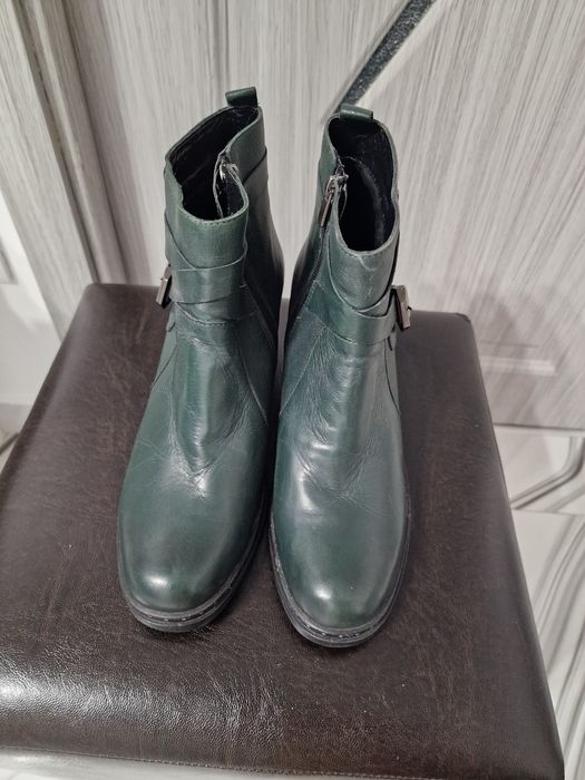 Ghete și adidași noi