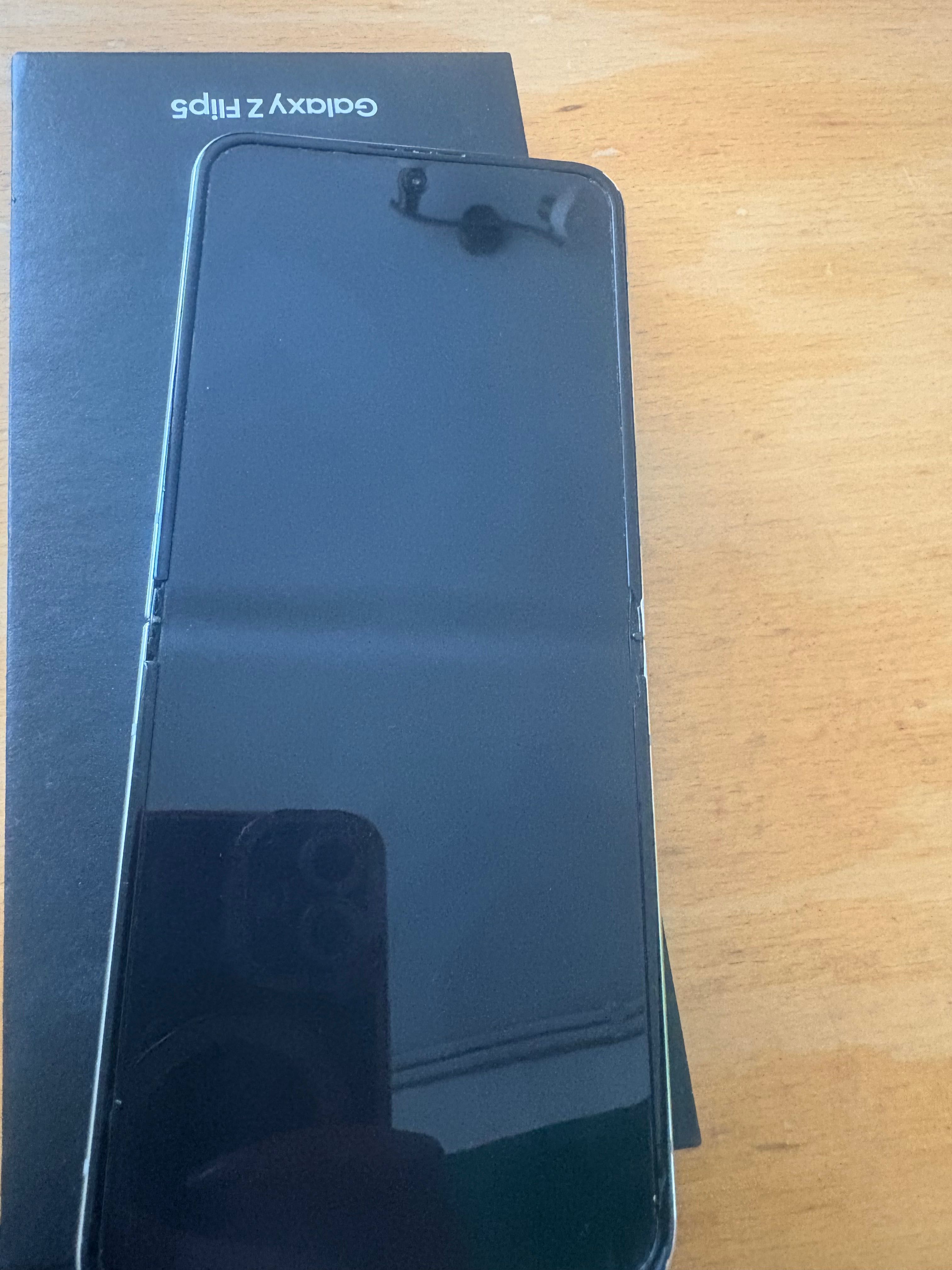 телефон-Galaxy Z Flip5