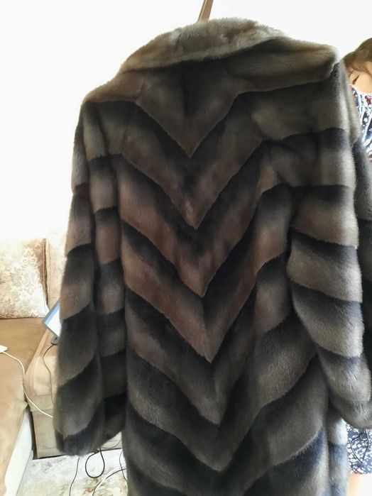 Продам женскую норковую шубу