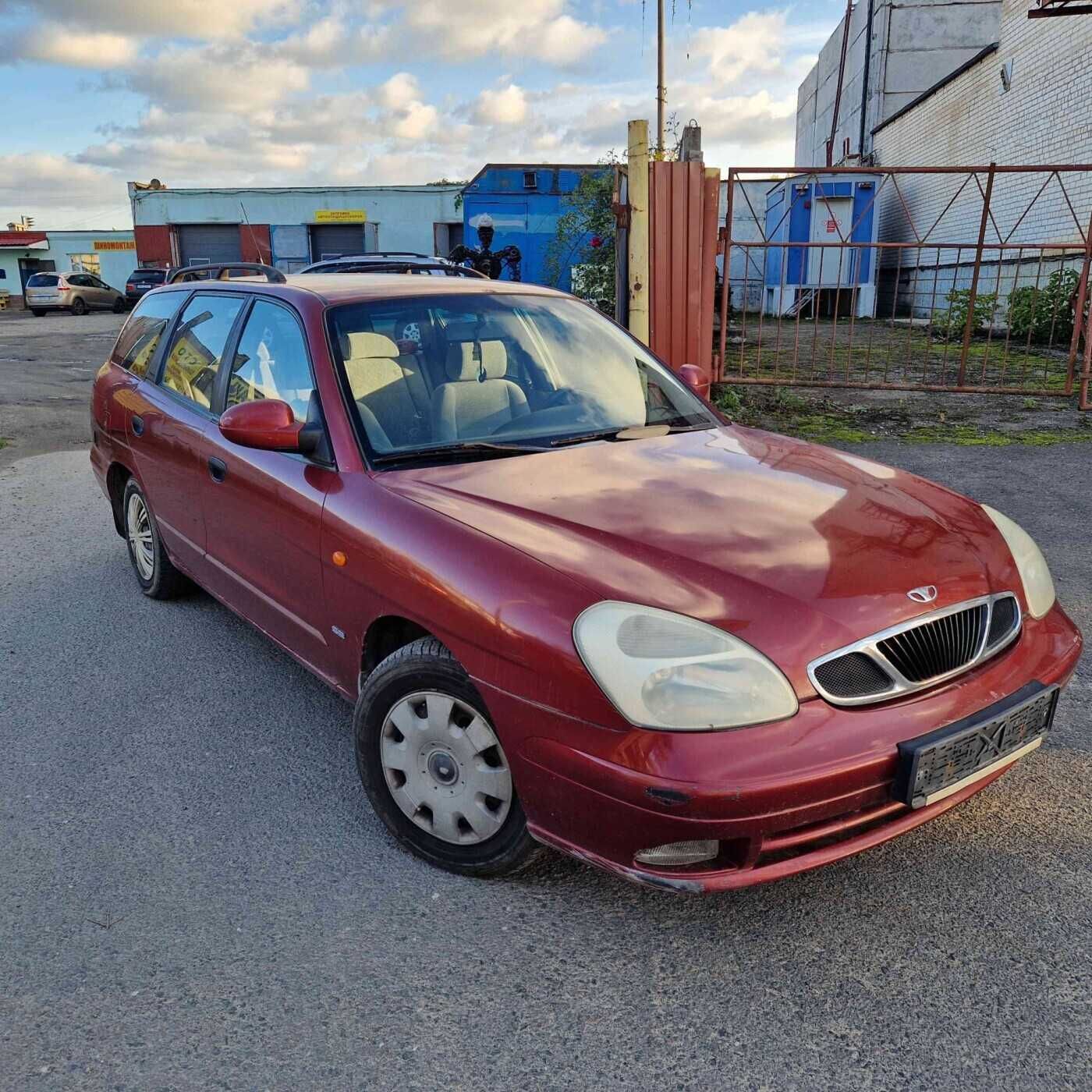 Daewoo Nubira  2. 0 бензин  16 v продава се цяла за части.