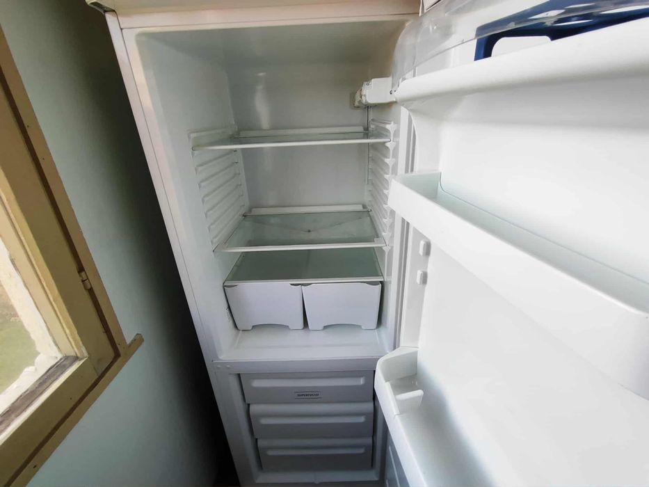 Хладилник с фризер
