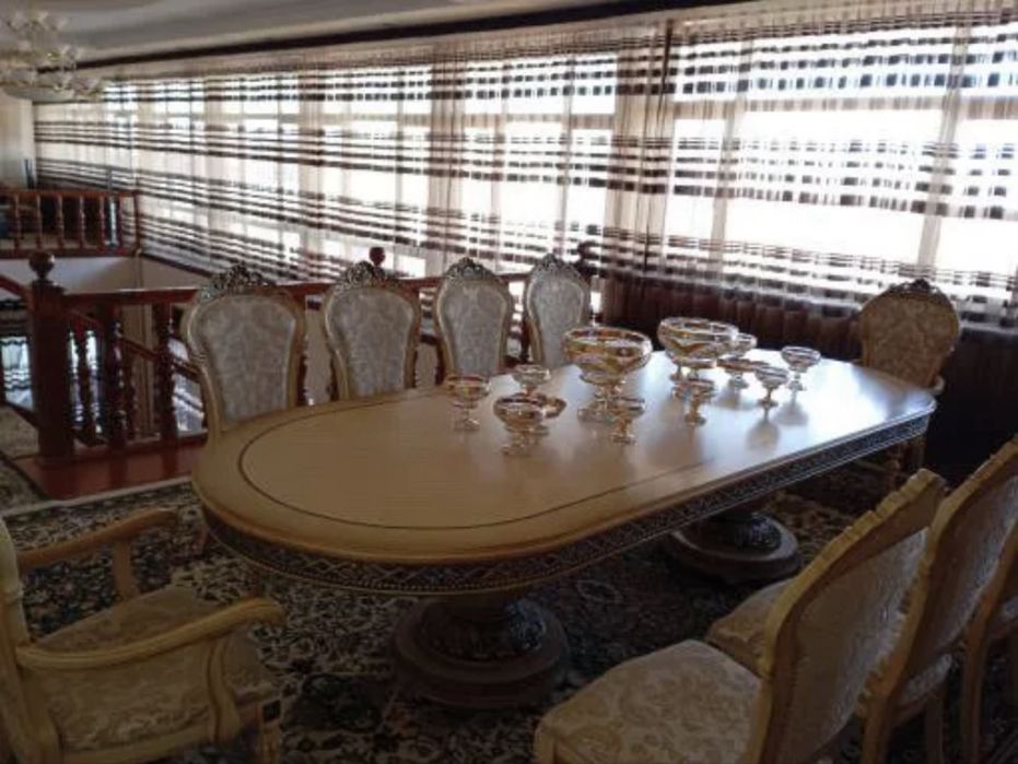 Hashamatli mebel sotiladi