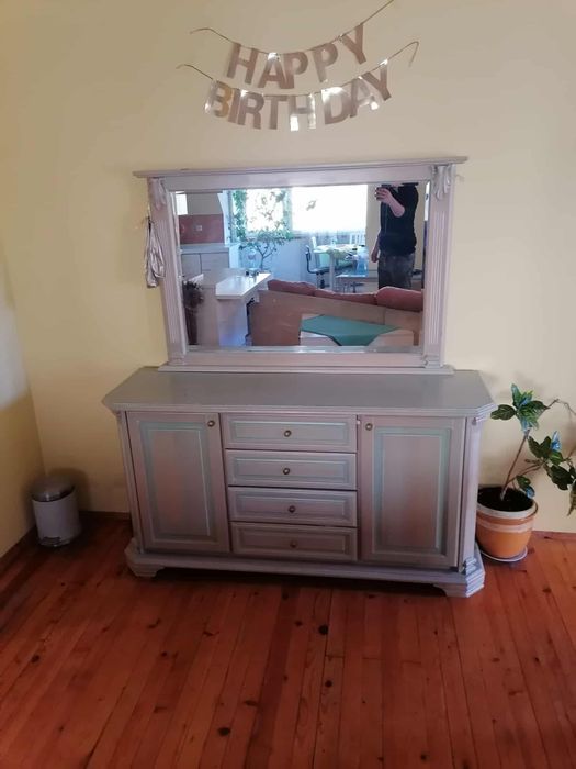 Скрин , маса и витрина